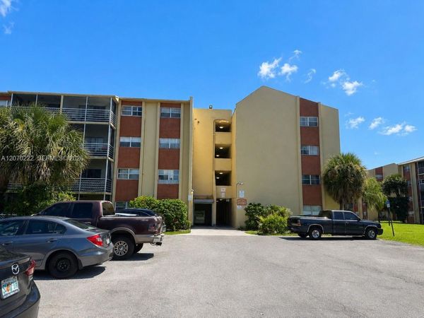 3600 NW 21st St, Unit 313, Lauderdale Lakes, FL 33311