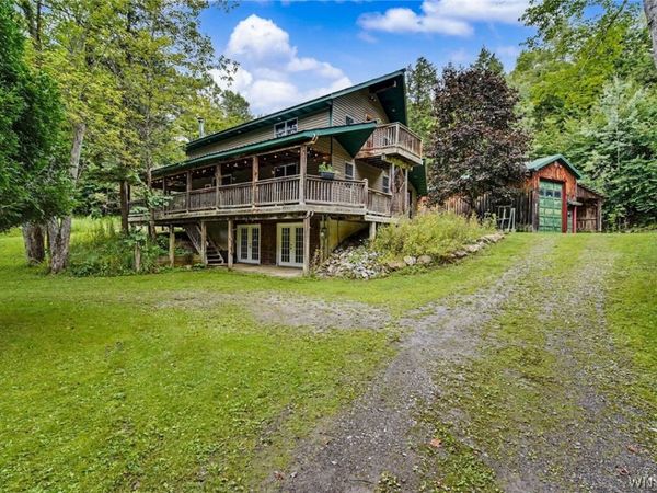 12358 Pine Vly , Holland, NY 14080