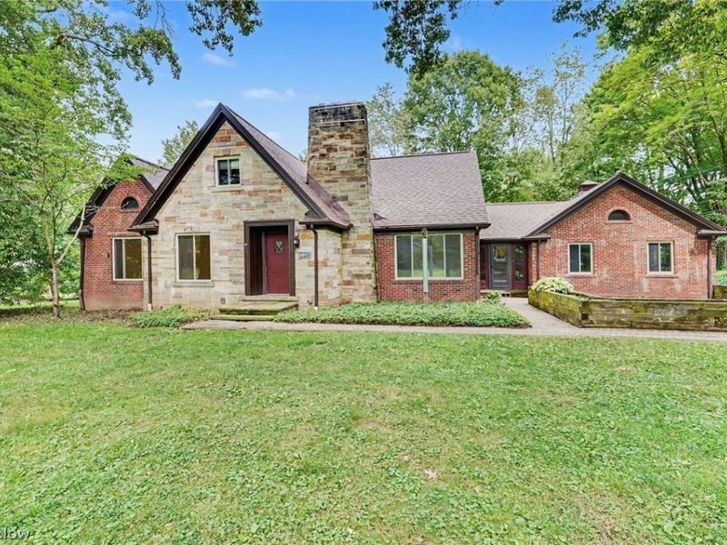 2381 Chatham Road, Akron, OH 44313 Photo 1