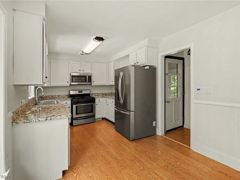 2381 Chatham Road, Akron, OH 44313 Photo 2