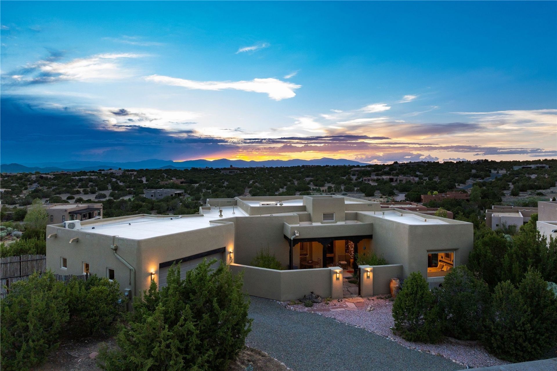 2 Via Quinta, Santa Fe, NM 87507 Main Photo