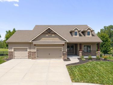 12510 Longshore Drive, Papillion, NE 68046