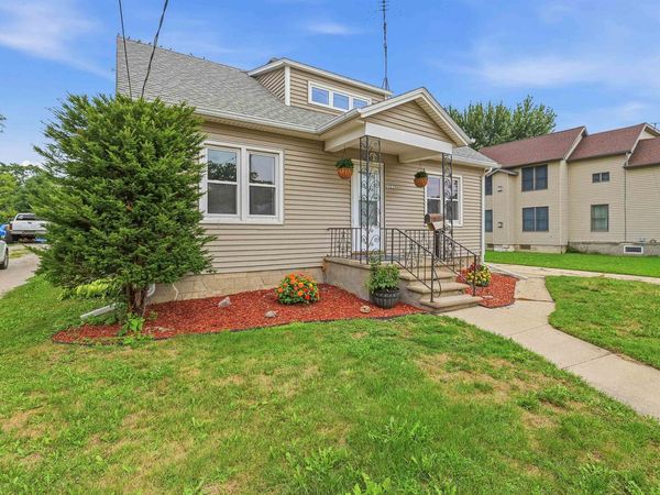 122 E Davis Street, Beaver Dam, WI 53916