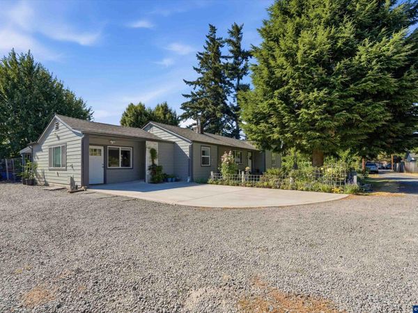 1270 E Jefferson St, Stayton, OR 97383