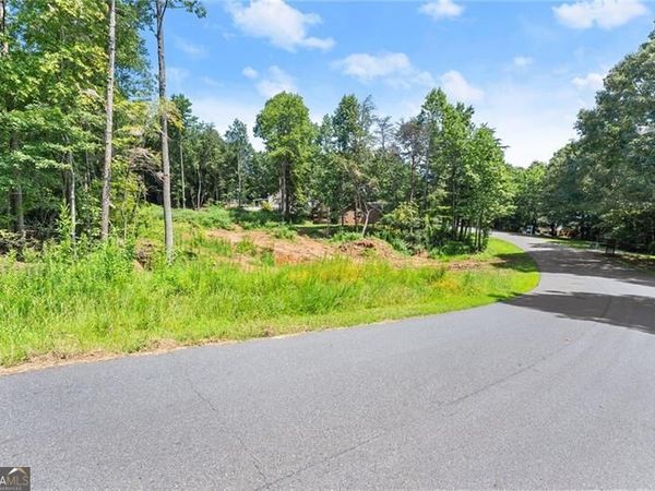 8690 Bayhill Drive, Gainesville, GA 30506