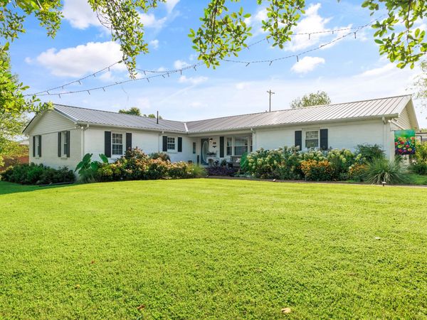 825 Apache Trl, McMinnville, TN 37110