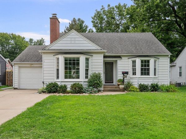 2324 15th Avenue , Moline, IL 61265