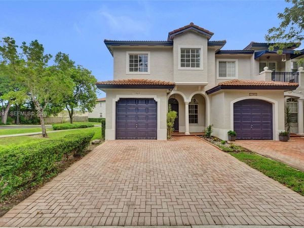 11969 SW 81st St , Miami, FL 33183