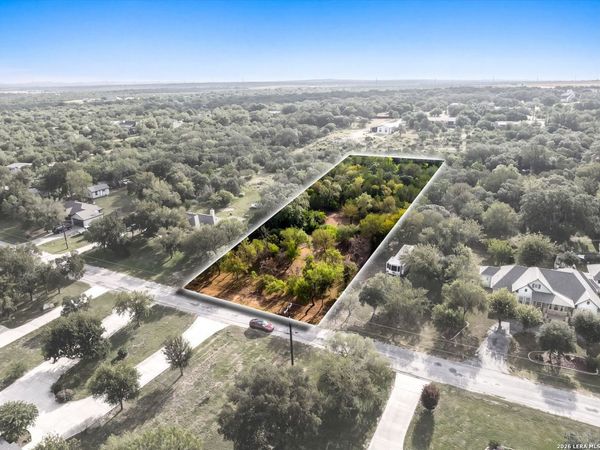 415 County Road 3830, San Antonio, TX 78253