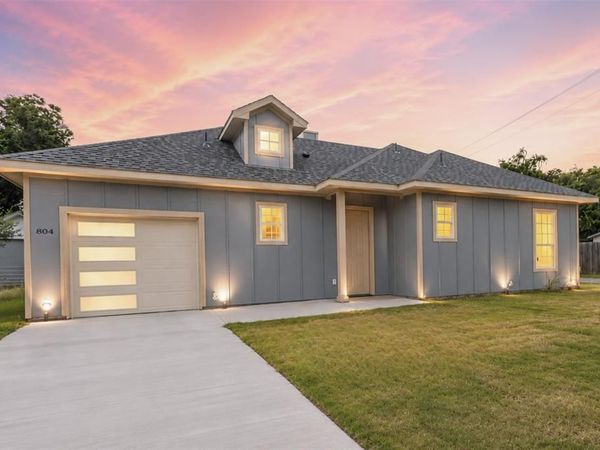 804 S 4th Street, Bonham, TX 75418