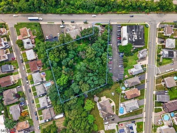 251 Molnar Dr, Elmwood Park, NJ 07407