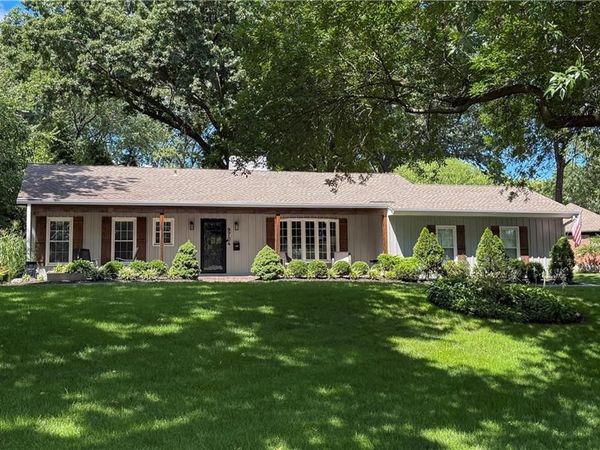 9704 Manor Road, Leawood, KS 66206