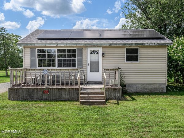 93 N Maple Avenue, Tuckerton, NJ 08087