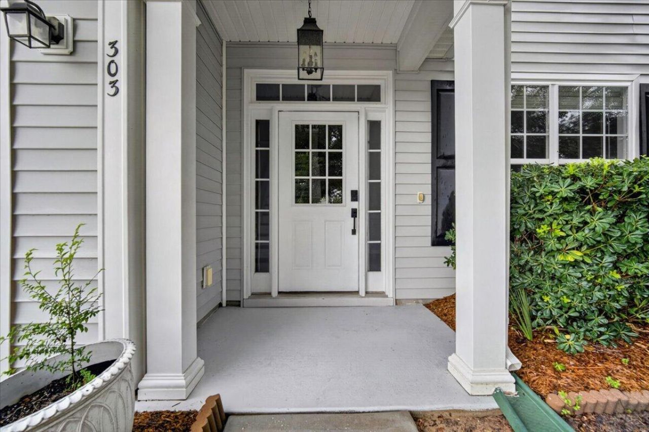 303 Sabal Palmetto Court Photo 2