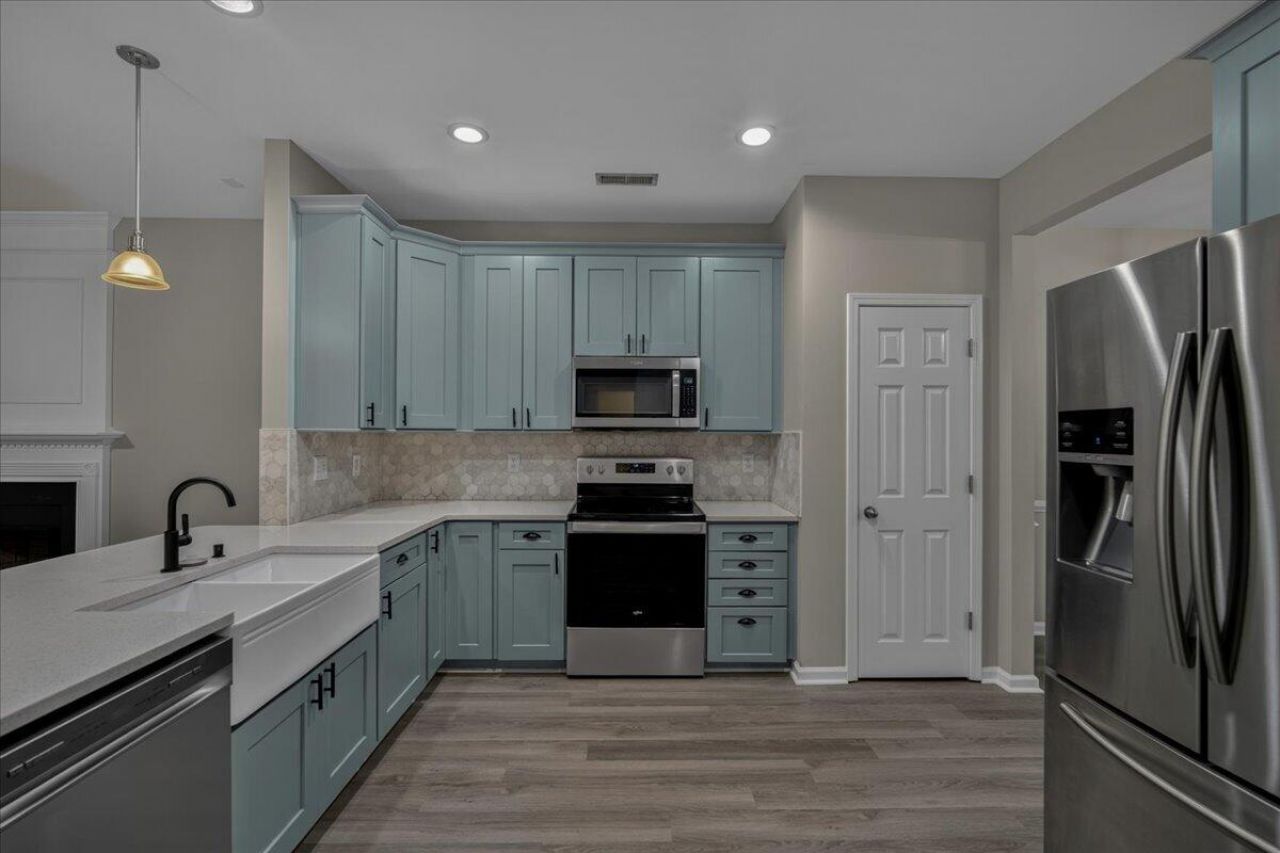 303 Sabal Palmetto Court Photo 6