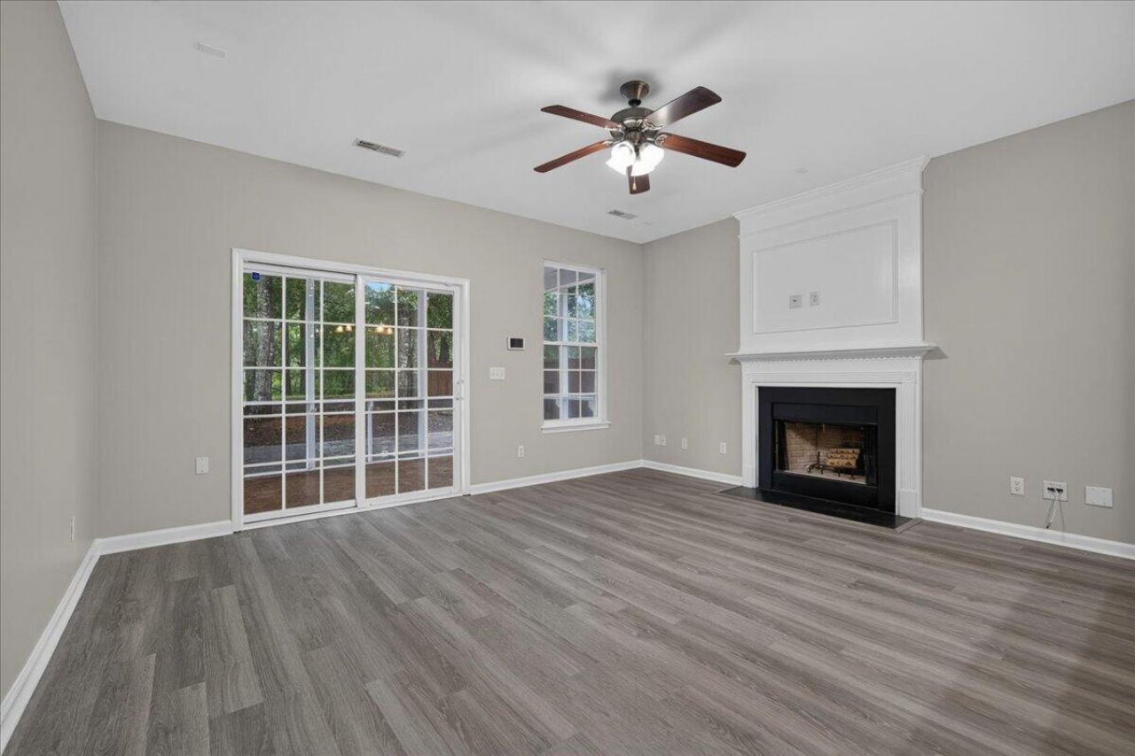 303 Sabal Palmetto Court Photo 9