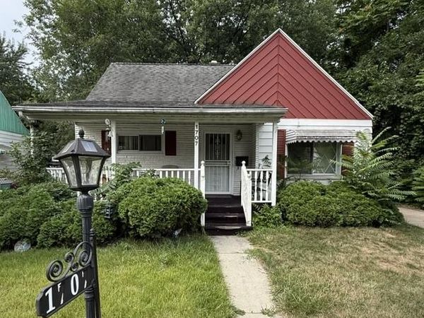 1707 Greenbrook Lane, Flint, MI 48507