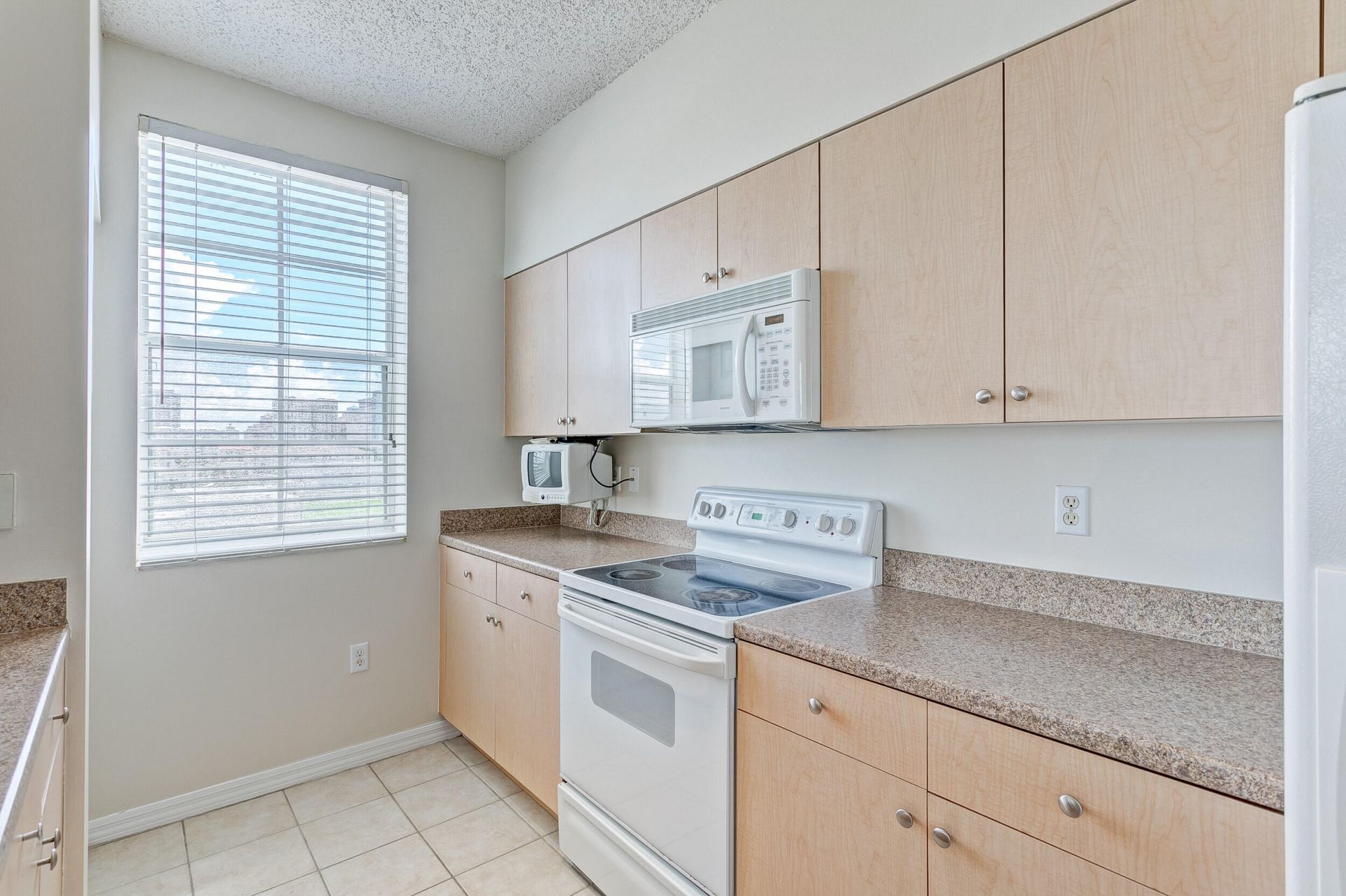 616 Clearwater Park Road, Unit 602, West Palm Beach, FL 33401 Photo
