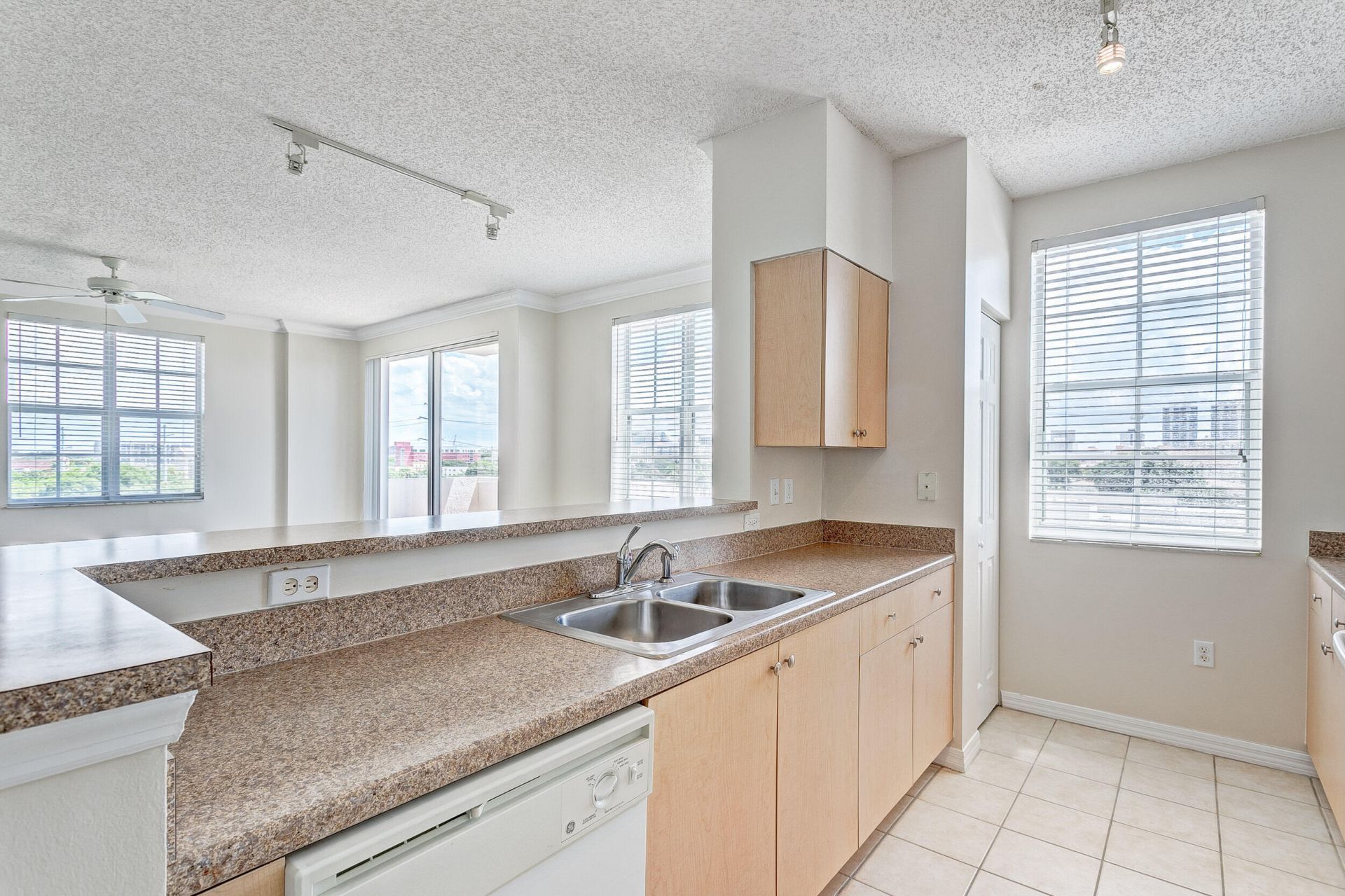 616 Clearwater Park Road, Unit 602, West Palm Beach, FL 33401 Photo