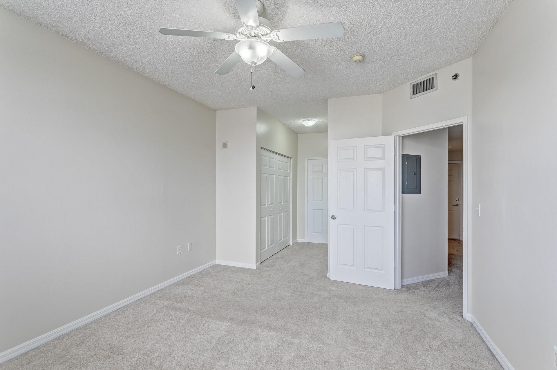 616 Clearwater Park Road, Unit 602, West Palm Beach, FL 33401 Photo