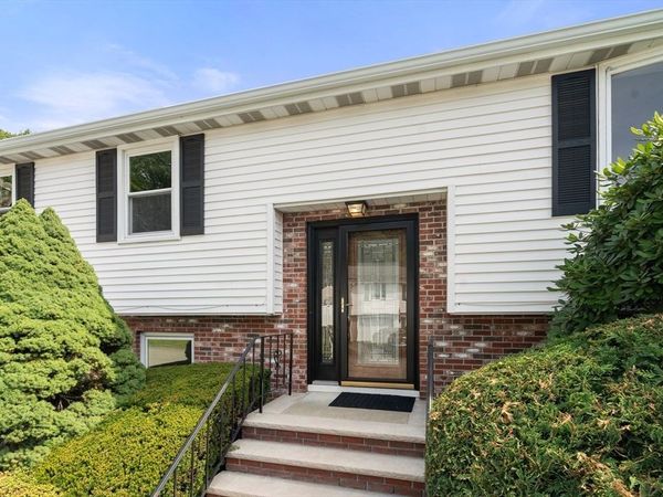 31 Phillips Cir, Waltham, MA 02452