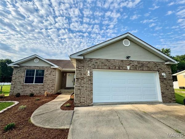 8532 Country Lane , Troy, IL 62294