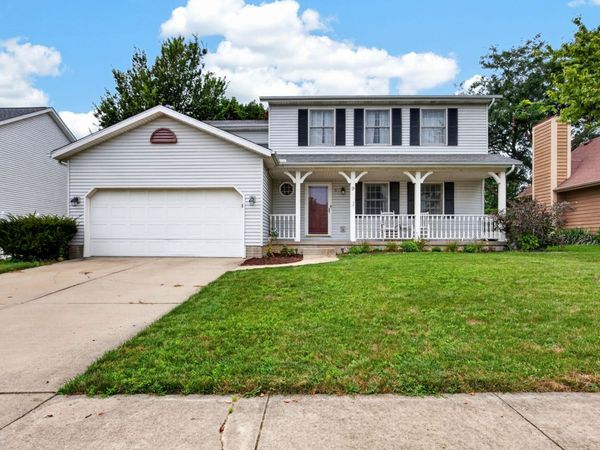 9 Fountain Lake Court , Bloomington, IL 61704