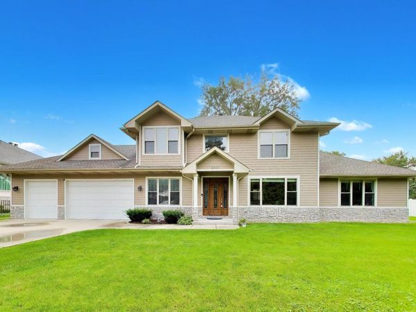 2311 N Arlington Heights Road , Arlington Heights, IL 60004