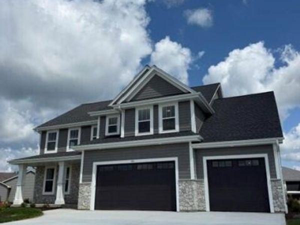 490 Talbots Woods DRIVE, Dousman, WI 53118