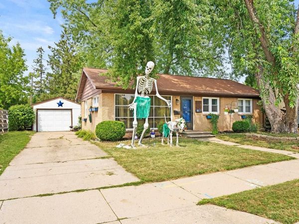 1818 E COLLEGE AVENUE, Appleton, WI 54915