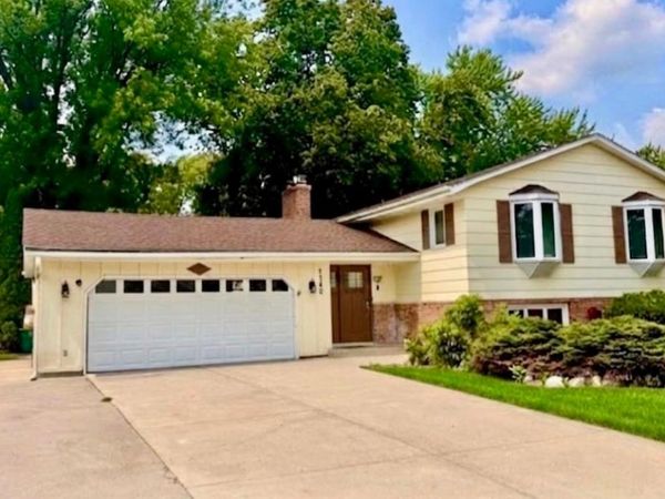 7740 47 1/2 Place N, New Hope, MN 55428