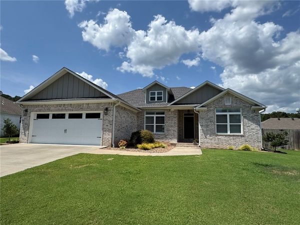 105 Promenade Circle , Russellville, AR 72801