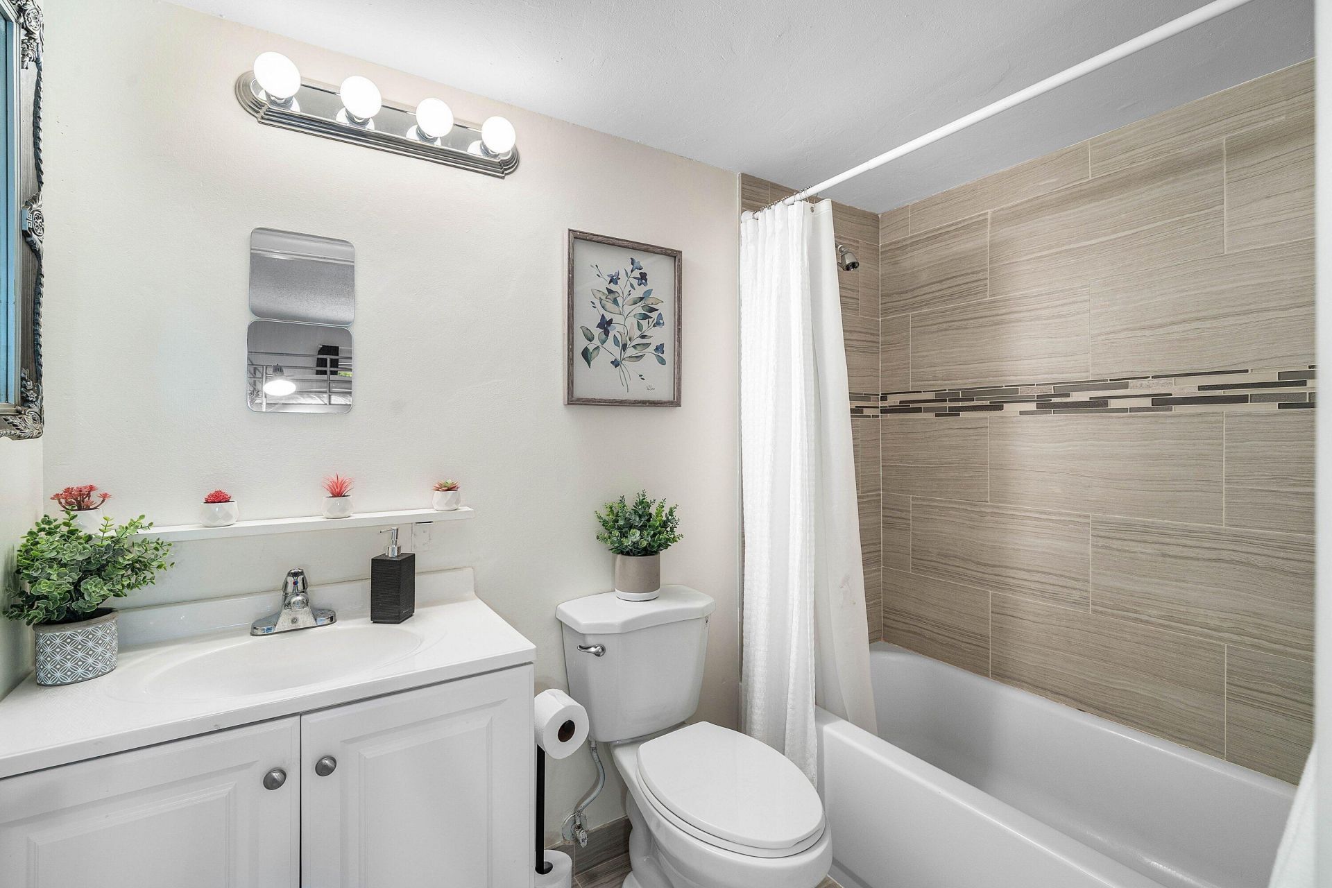 207 Tropic Isle Drive, Unit 208, Delray Beach, FL 33483 Photo