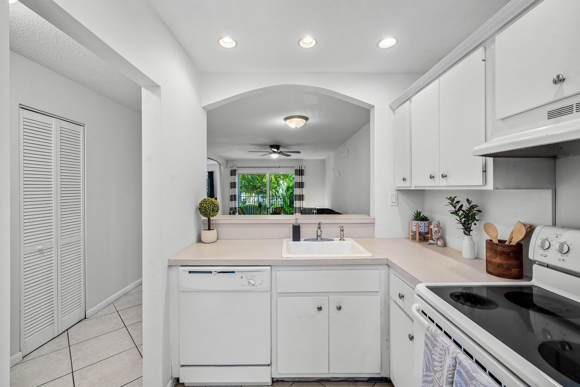 207 Tropic Isle Drive, Unit 208, Delray Beach, FL 33483 Photo