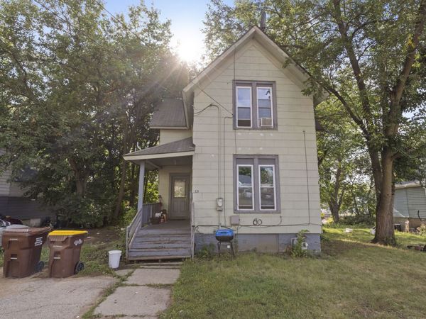 828 N Winnebago Street , Rockford, IL 61103