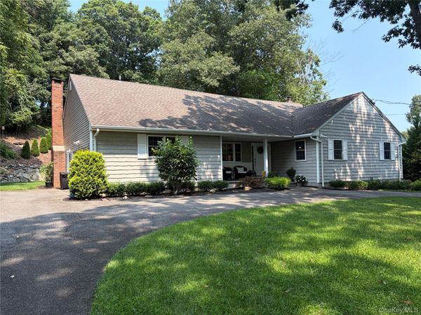 457 Wolf Hill , Dix Hills, NY 11746