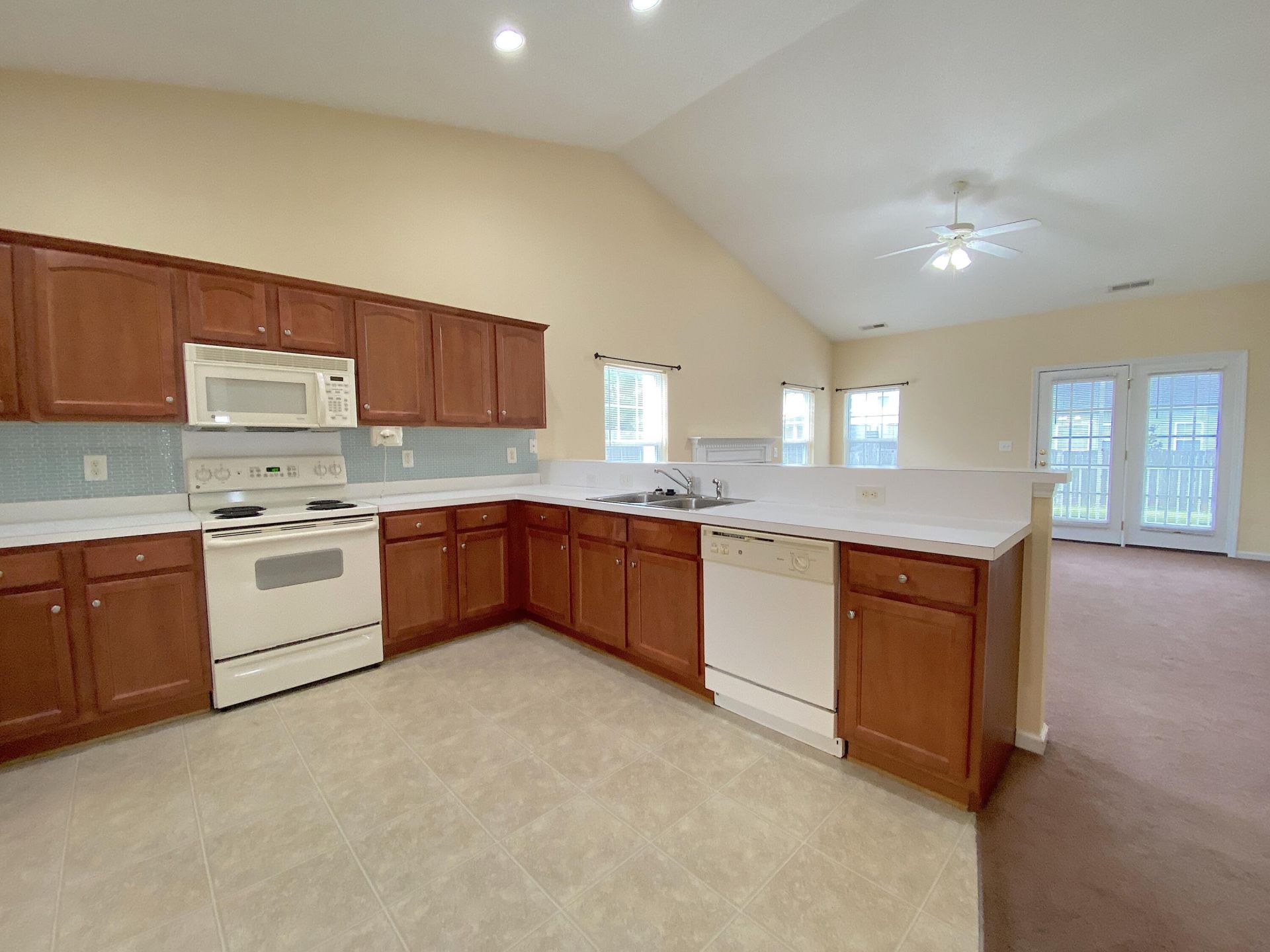 119 Speer Street Photo 4