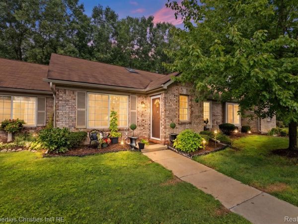 323 Countryside Court, Highland Township, Mi 48357