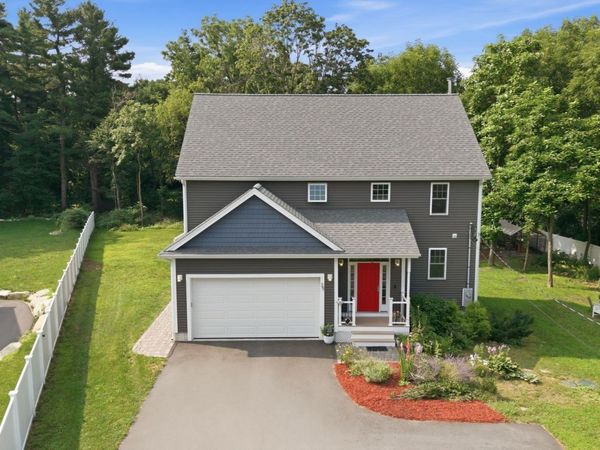 35 Milford St, Medway, MA 02053