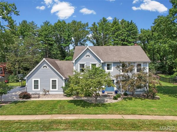 243 W Manor Drive, Chesterfield, MO 63017