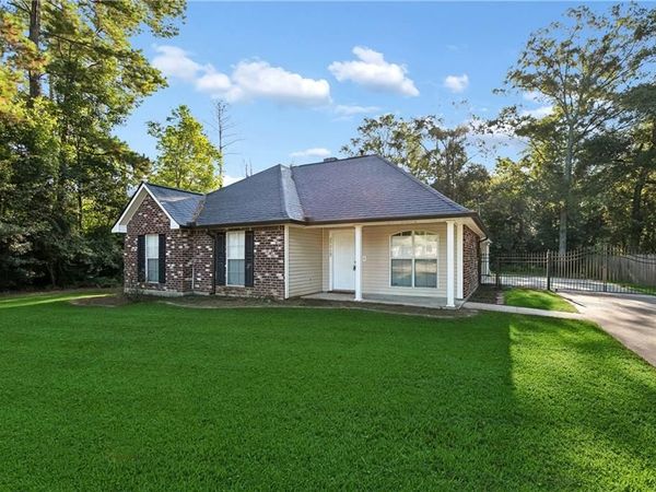 27712 COUNTRY Drive , Walker, LA 70785