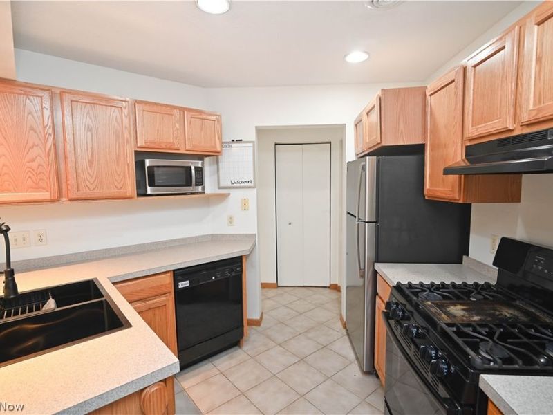 325 S Linden Court, Warren, OH 44484 Photo 5