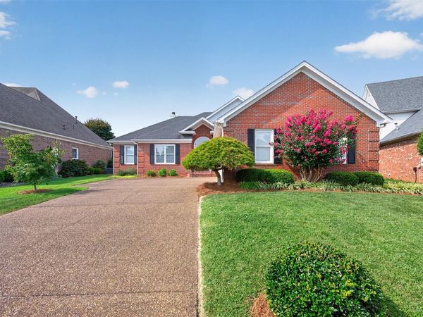 1092 St Andrews Circle , Bowling Green, KY 42103