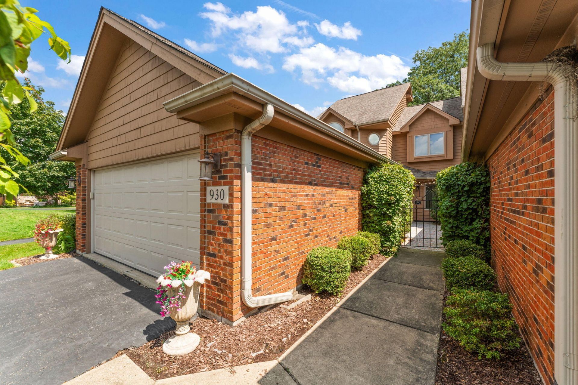 930 Cornwallis Lane, Munster, IN 46321 Main Photo