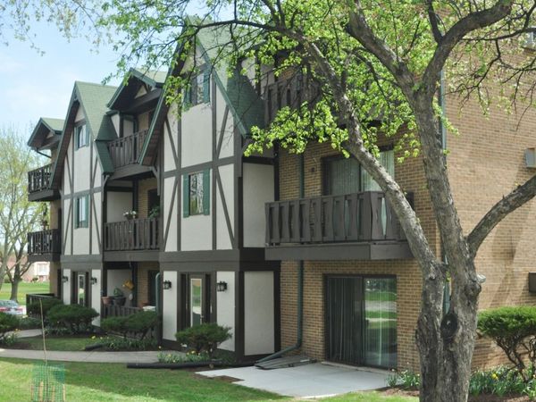 1110 Chalet Drive , Unit 104, Darien, IL 60561