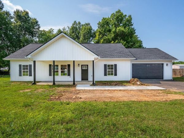 145 Maxwell St, Algood, TN 38506