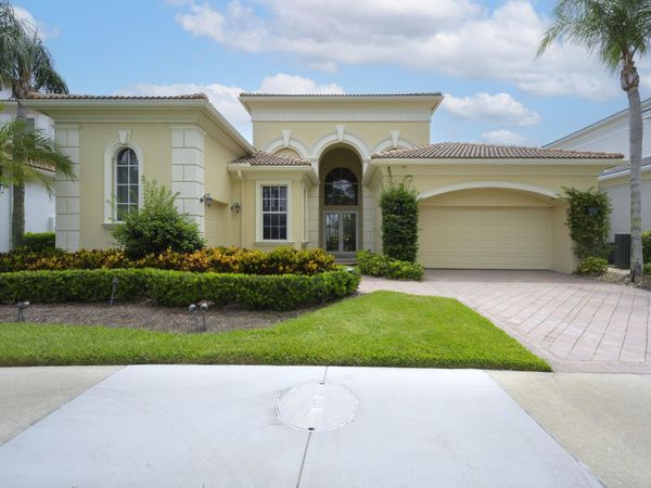118 MONTE CARLO Drive, Palm Beach Gardens, FL 33418