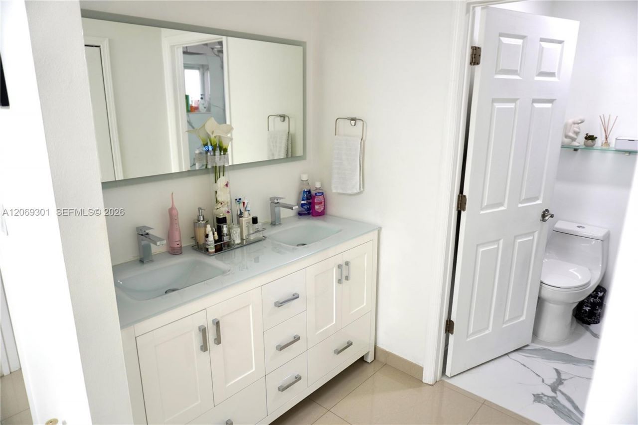 10157 NW 129th Ter , Hialeah Gardens, FL 33018 Photo
