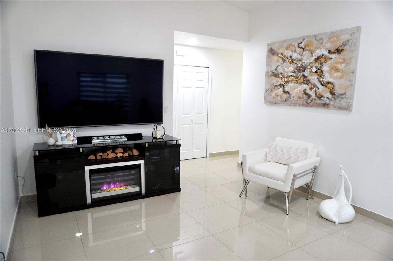 10157 NW 129th Ter , Hialeah Gardens, FL 33018 Photo