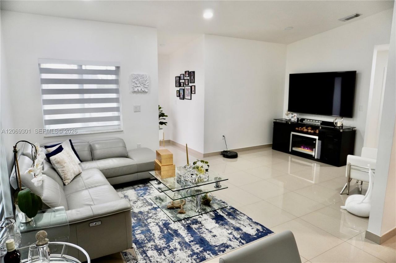 10157 NW 129th Ter , Hialeah Gardens, FL 33018 Photo